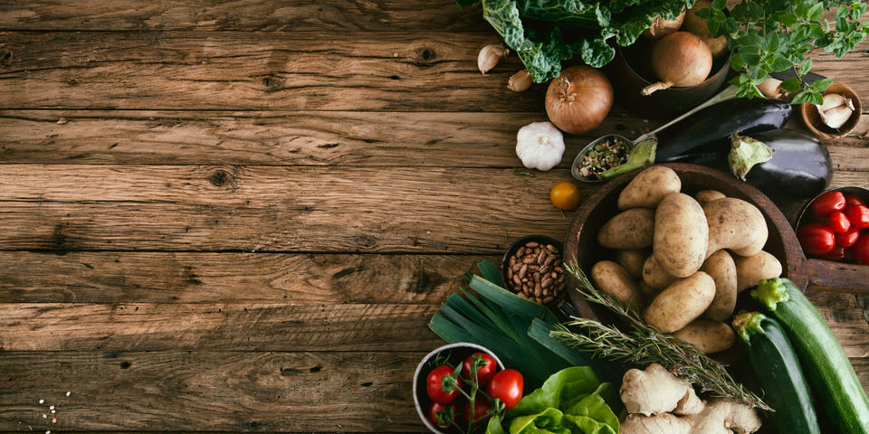 WoodTable_FruitsVegetables